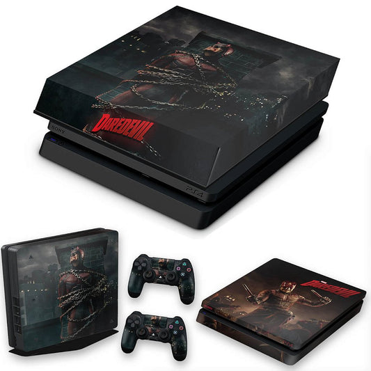 KIT Capa Anti Poeira e Skin Anti-Rage PS4 Slim - Daredevil Demolidor
