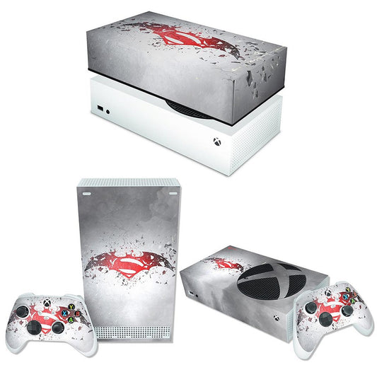 KIT Capa Anti Poeira e Skin Anti-Rage Xbox Series S Horizontal - Batman Vs Superman Logo