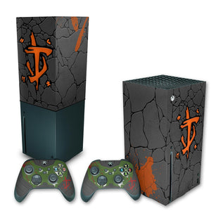 KIT Capa Anti Poeira e Skin Anti-Rage Xbox Series X Vertical - Doom: The Dark Ages - Pop Arte Skins