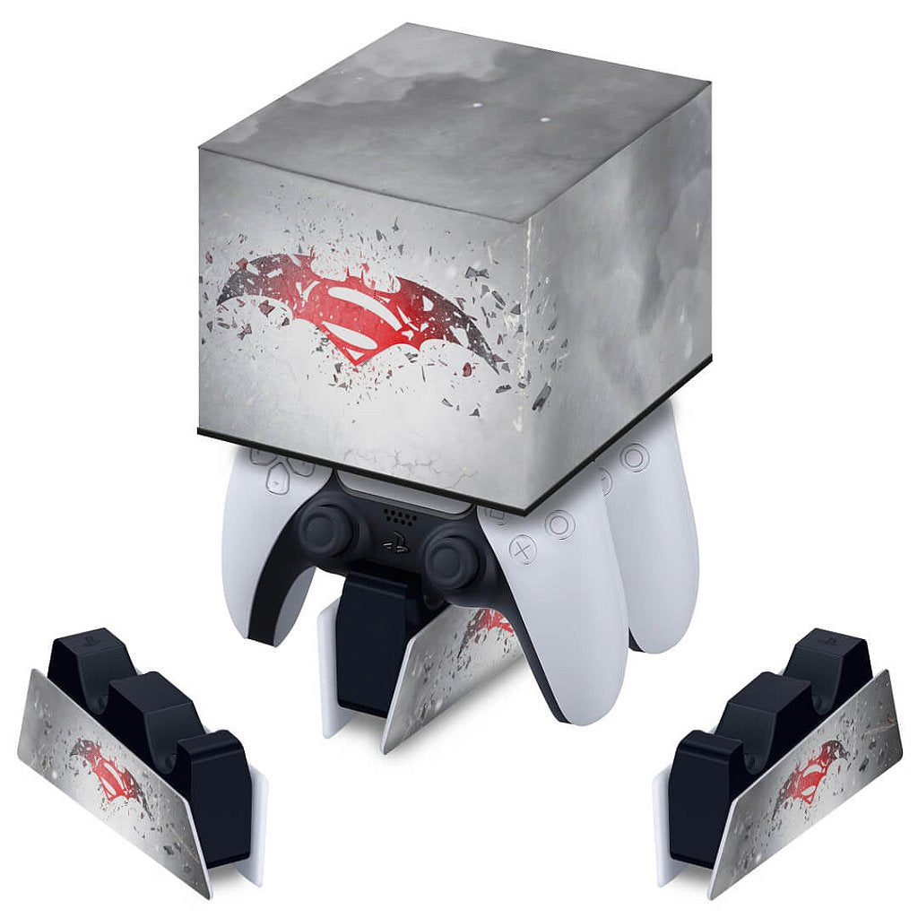 Capa PS5 Base de Carregamento Controle - Batman Vs Superman Logo