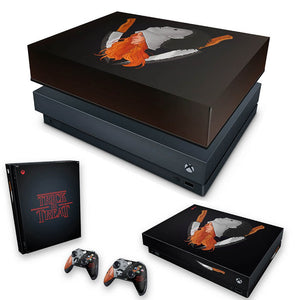 KIT Capa Anti Poeira e Skin Anti-Rage Xbox One X - Stranger Things Max