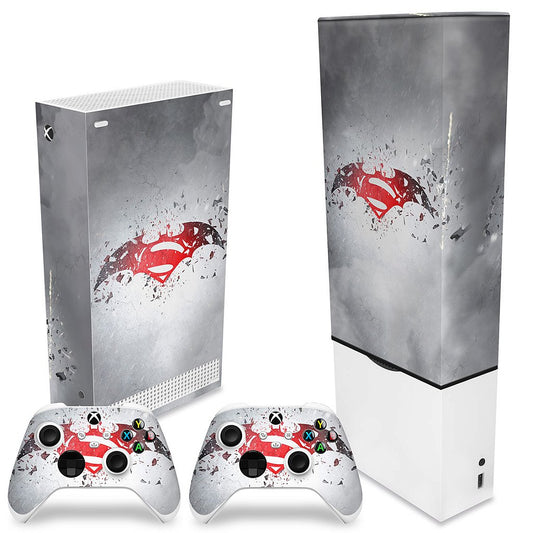 KIT Xbox Series S Capa Anti Poeira e Skin Anti-Rage Vertical - Batman Vs Superman Logo